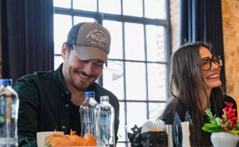 Demet Özdemir y Çağatay Ulusoy trabajan juntos por primera vez en 'Eşref Rüya'