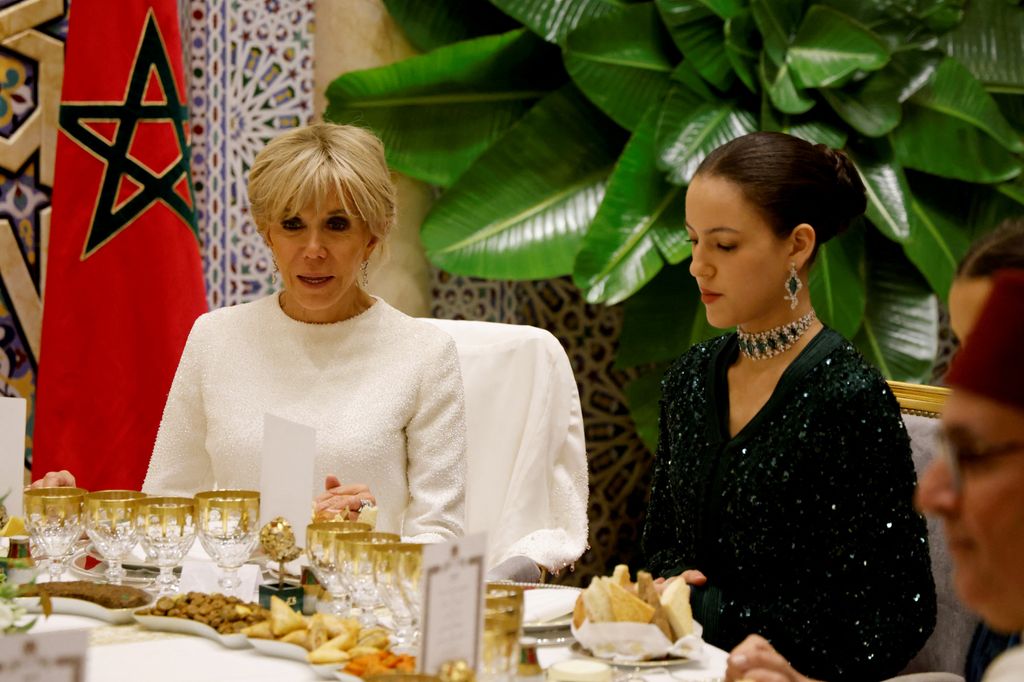 Lalla Khadija y Brigitte Macron en una cena de Estado en el Palacio Real de Rabat el 29 de octubre de 2024