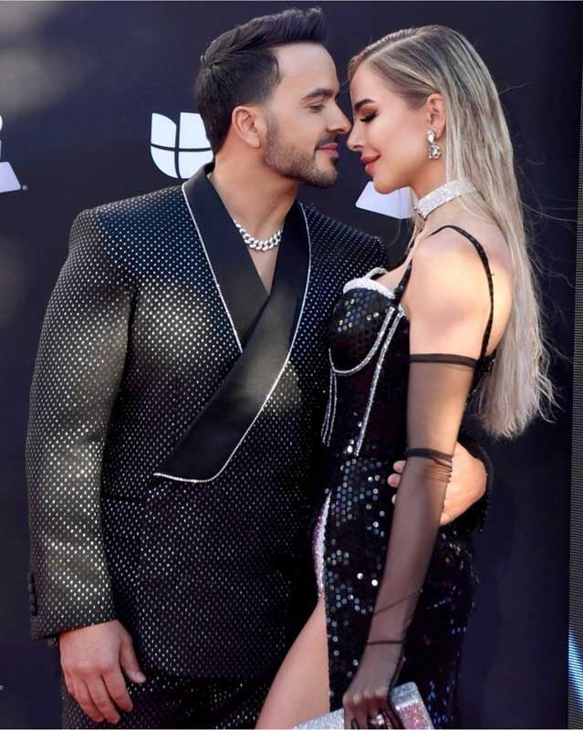 Luis Fonsi y Águeda López en los Grammy Latinos