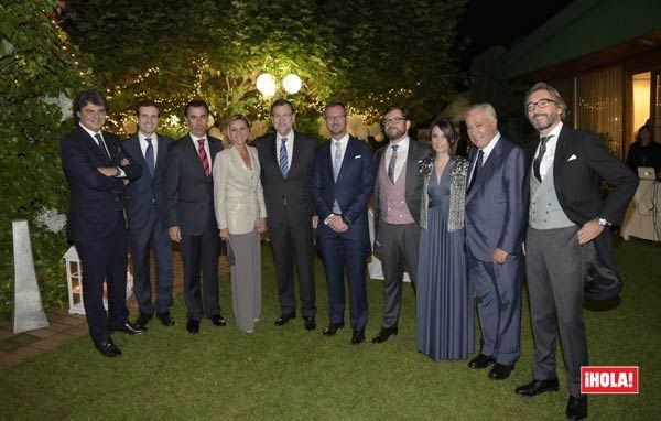 Mariano Rajoy, Alfonso Alonso, María Dolores de Cospedal e Iñaki Oyarzábal, entre otros, arroparon a Javier Maroto en su boda con José Manuel Rodríguez, su pareja desde hace 19 años
