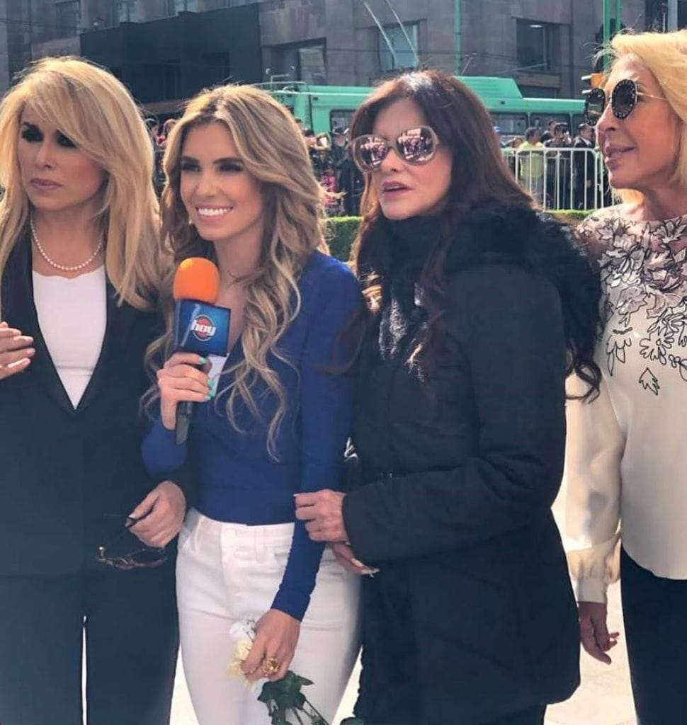 En la imagen, Dulce, Andy Escalona, ​​Lucía Méndez y Laura Bozzo en el funeral de José José en Bellas Artes.