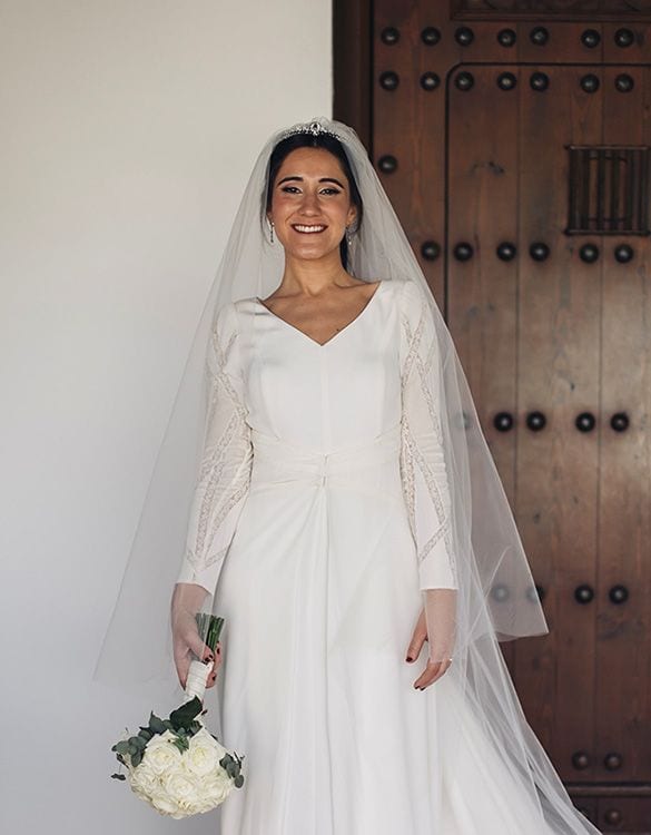 Un vestido de novia con mangas especiales en la boda sevillana de María