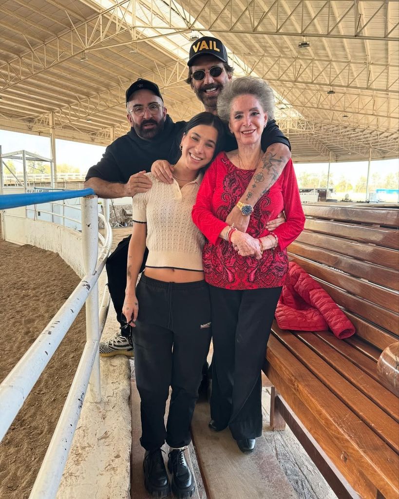 En esta visita a la propiedad familia, Alejandro también se reunió con su hermano mayor, Vicente Fernández Jr.