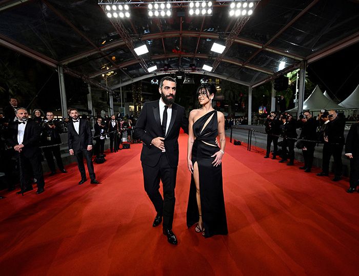 Dua Lipa posa en Cannes por primera vez con su novio Romain Gavras