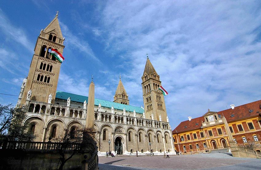 Pesc-Hungria--Basilica-de-San-Pedro