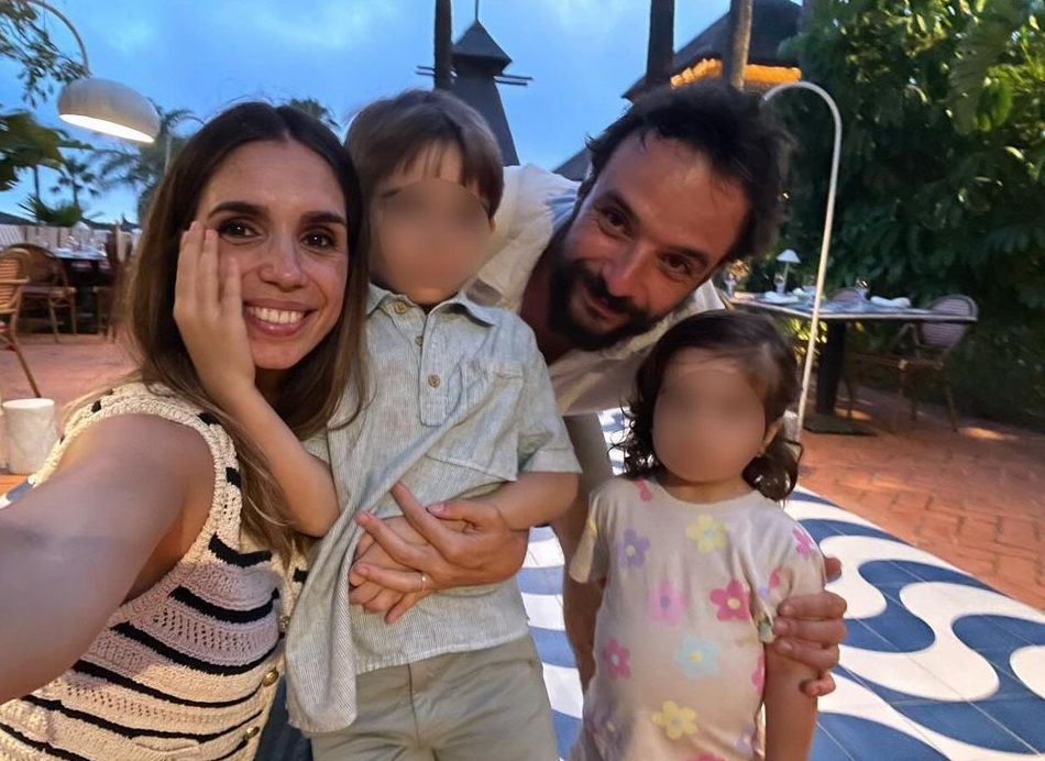 Elena Furiase y Gonzalo Sierra con sus hijos