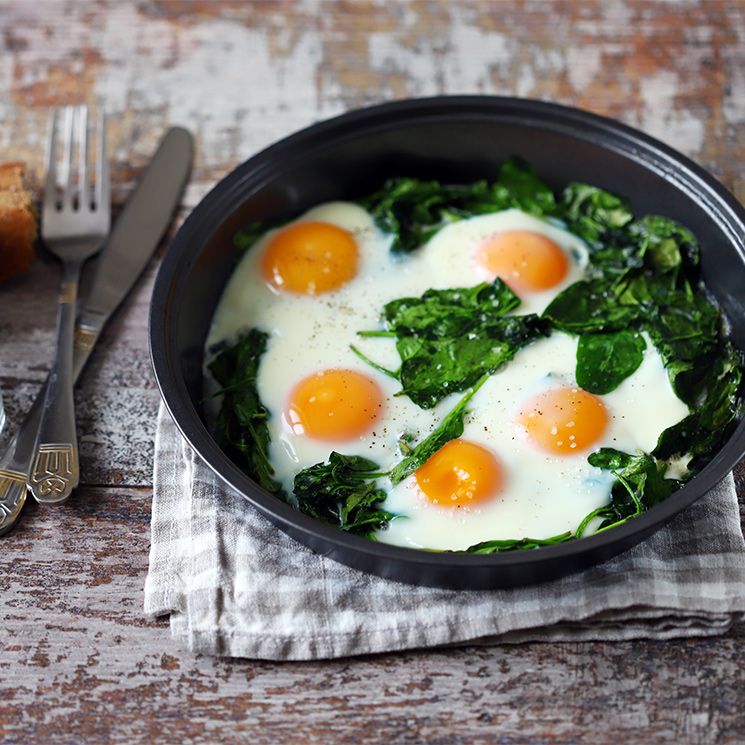 Huevos con espinacas al microondas