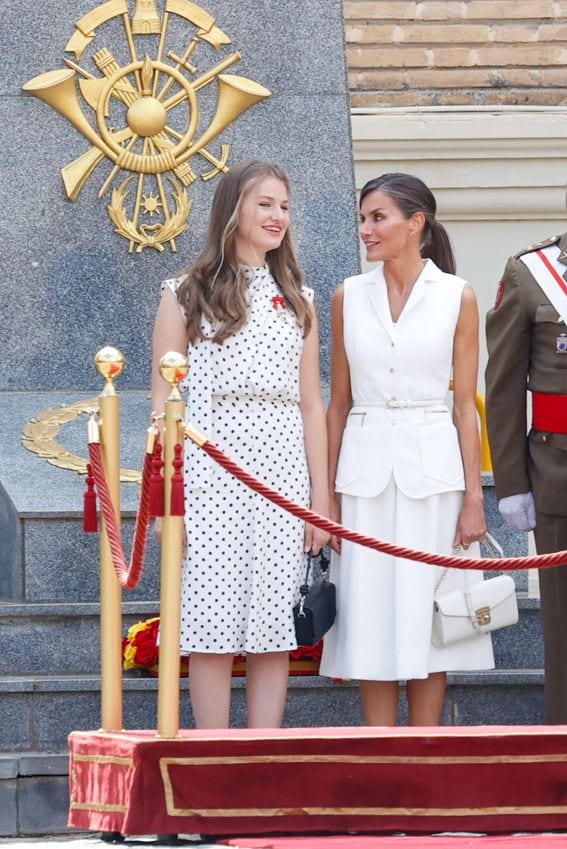 Los Reyes y la princesa Leonor en la academia militar de Zaragoza