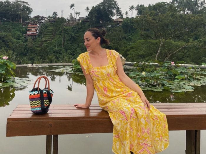 Tamara Falcó con un vestido amarillo en Bali