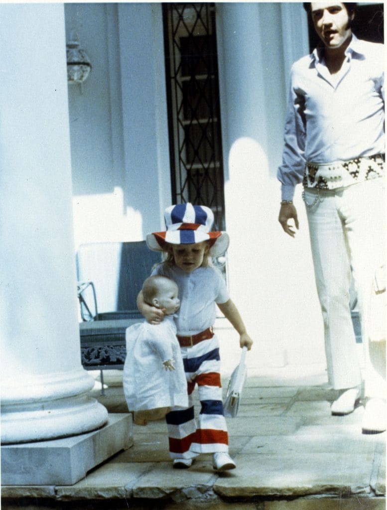 Lisa Marie Presley con su padre, Elvis Presley