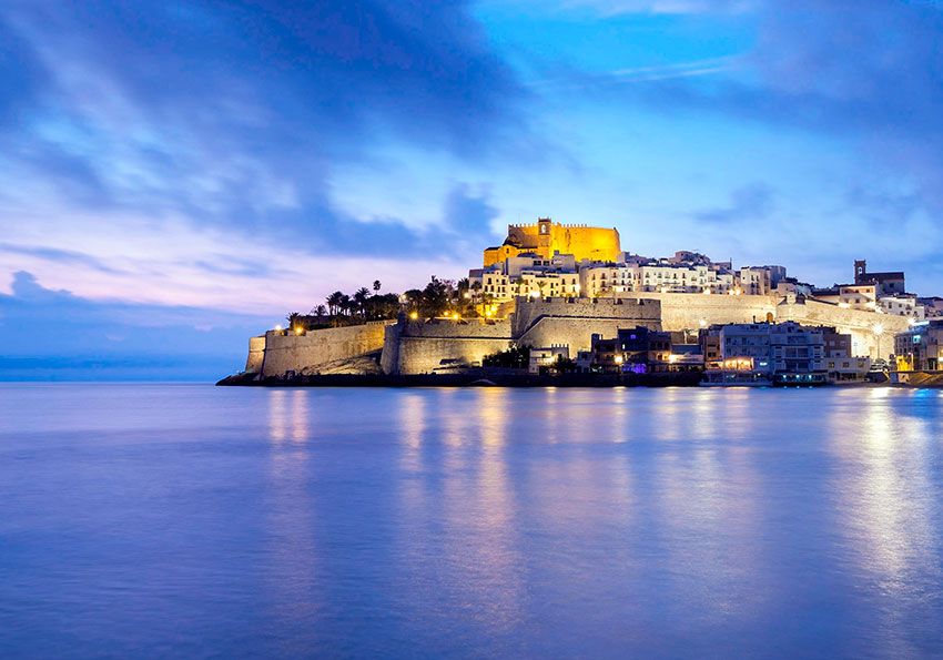 Panorámica del casco antiguo de Peñíscola y el castillo