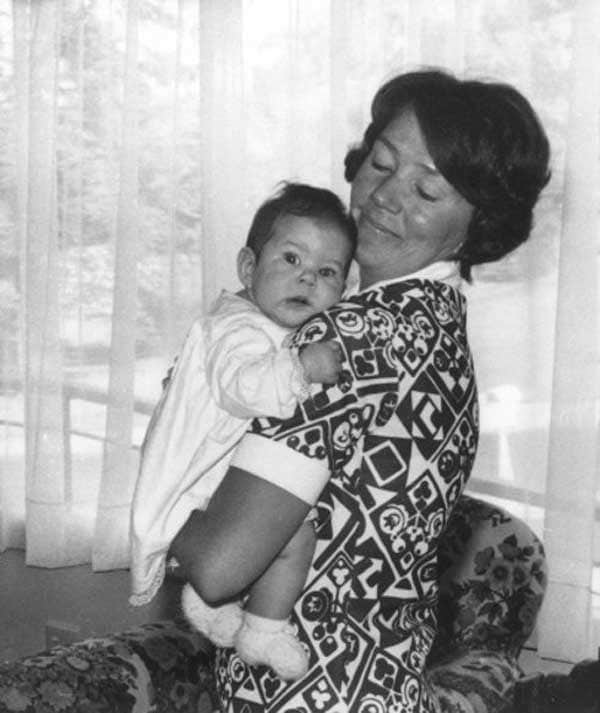 Mary de Dinamarca y su madre en 1972