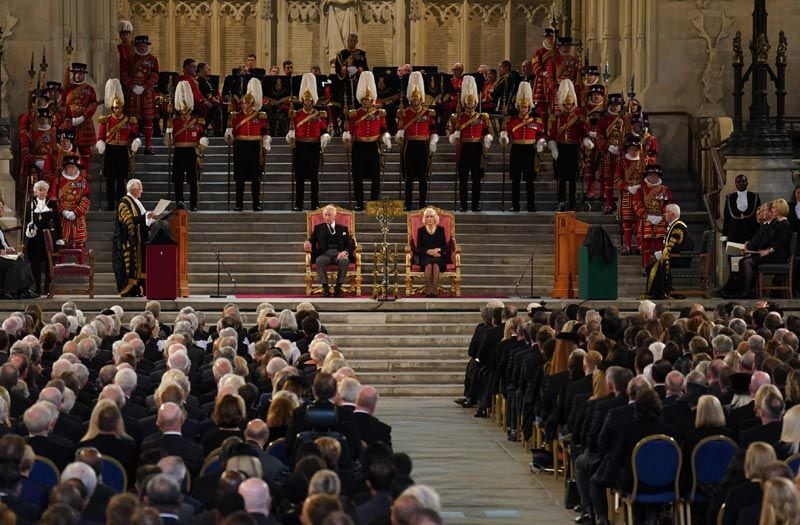 Los reyes Carlos y Camilla en el Parlamento