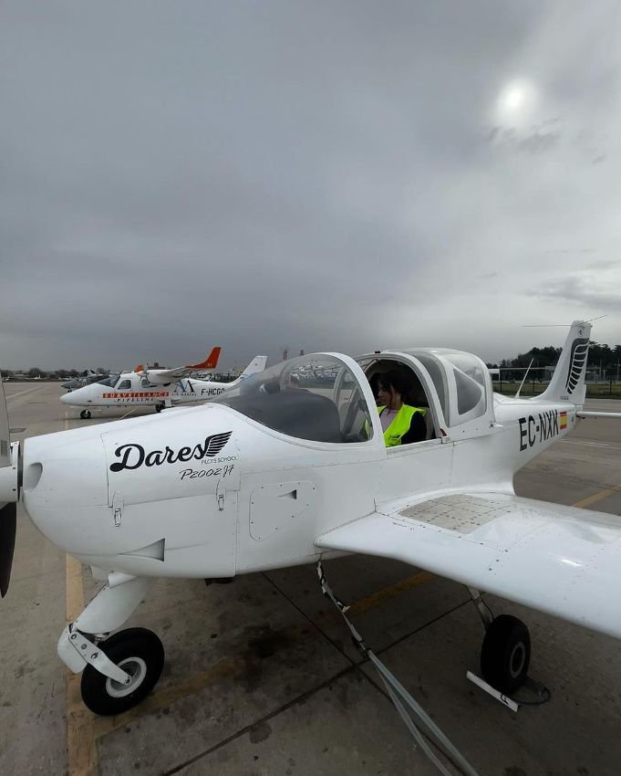 La artista se ha atrevido a volar en avioneta