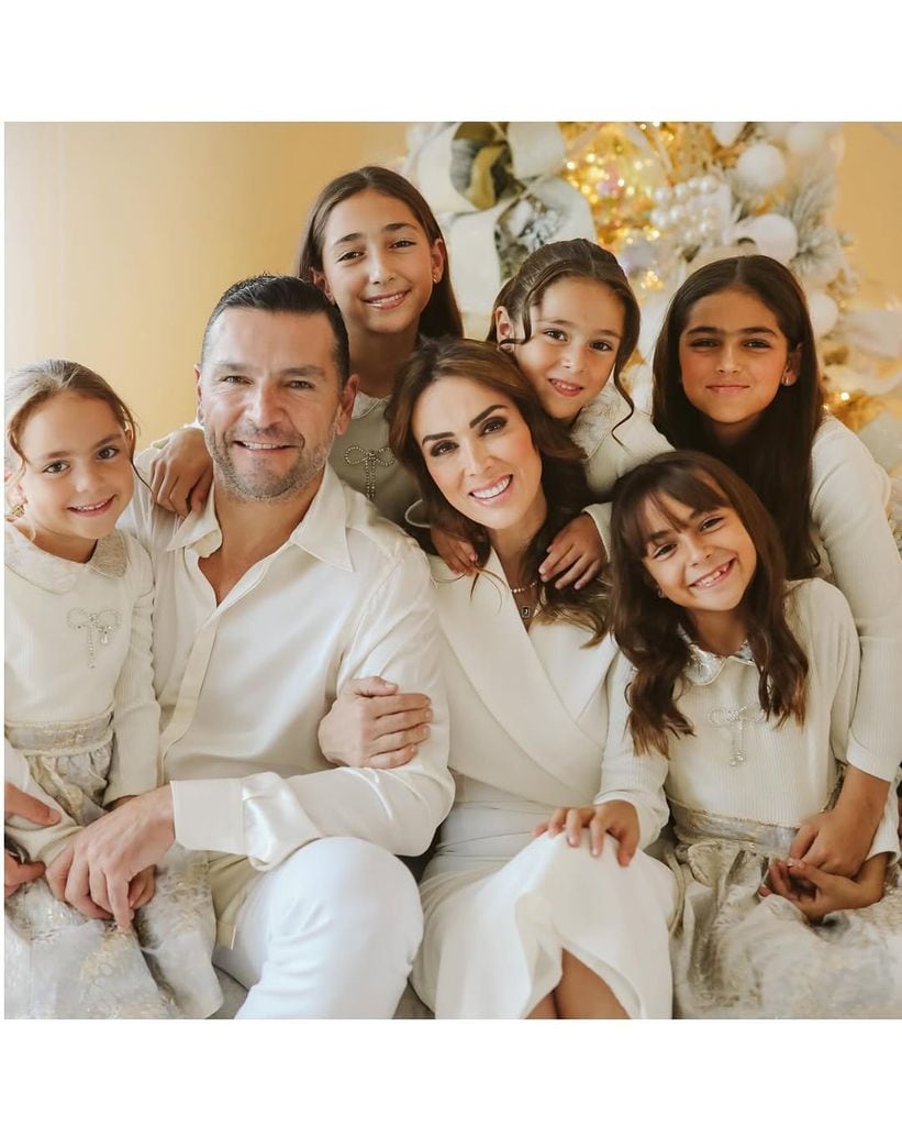 Jacky Bracamontes y su familia