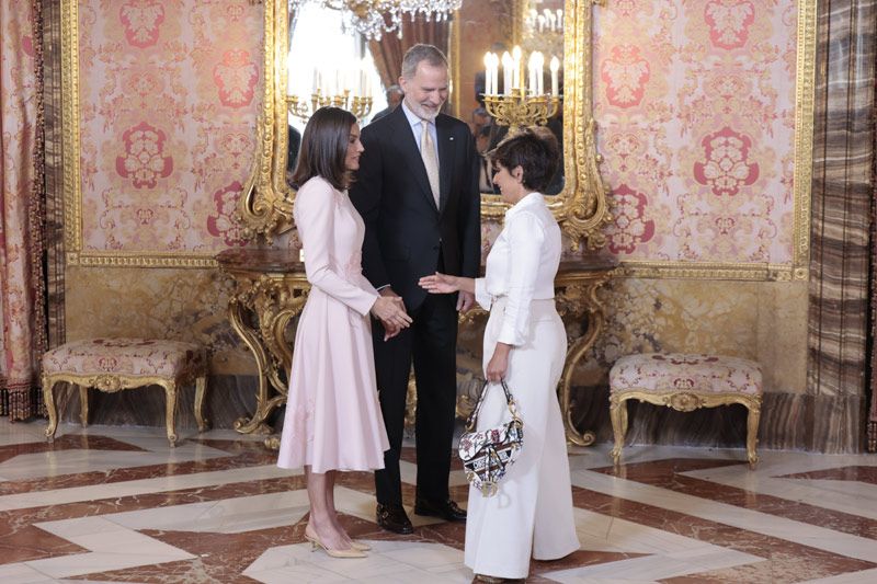 Reyes Felipe y Letizia con Sonsoles Ónega