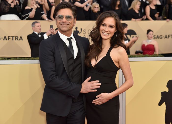 John Stamos y su mujer Caitlin McHugh, embarazada de su primer hijo