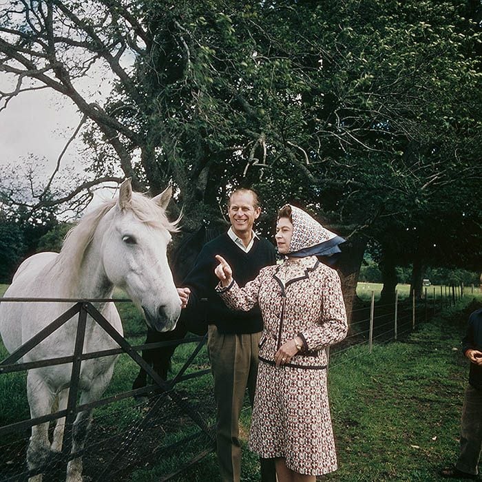 Isabel II y el duque de Edimburgo en Balmoral