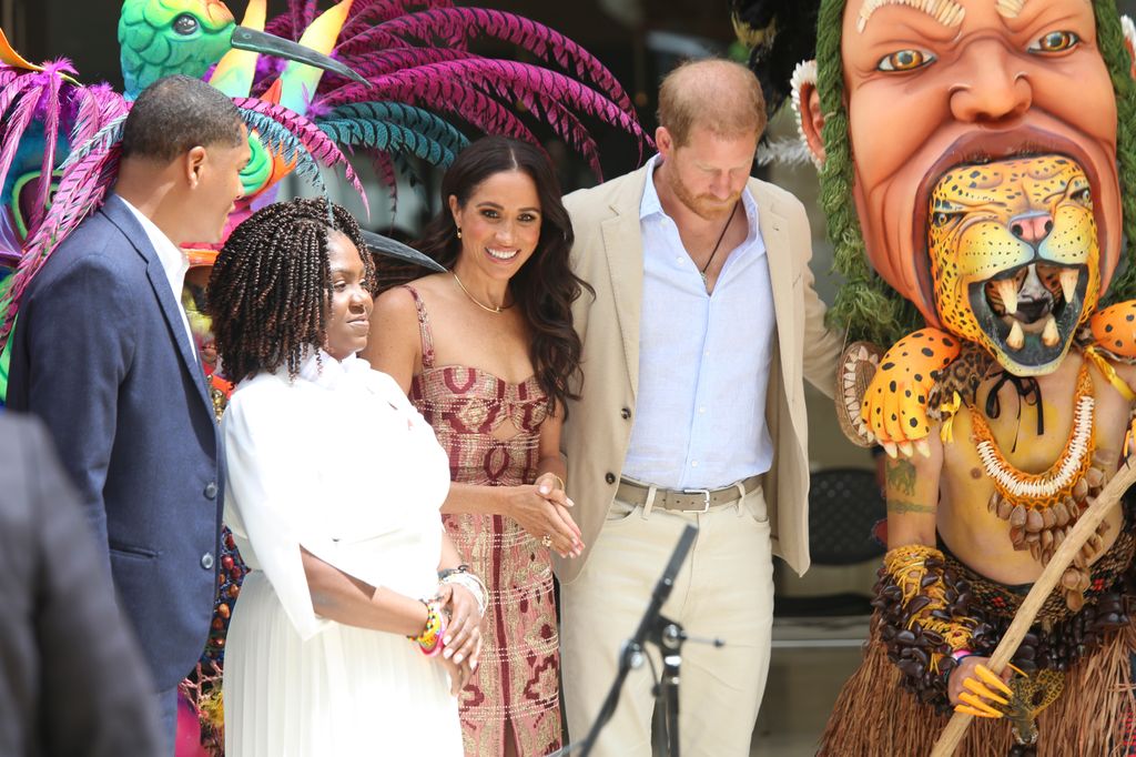 HARYY Y MEGHAN VISITAN EL CENTRO NACIONAL DE LAS ARTES DELIA ZAPATA DURANTE SU VIAJE A BOGOTÁ COLOMBIA