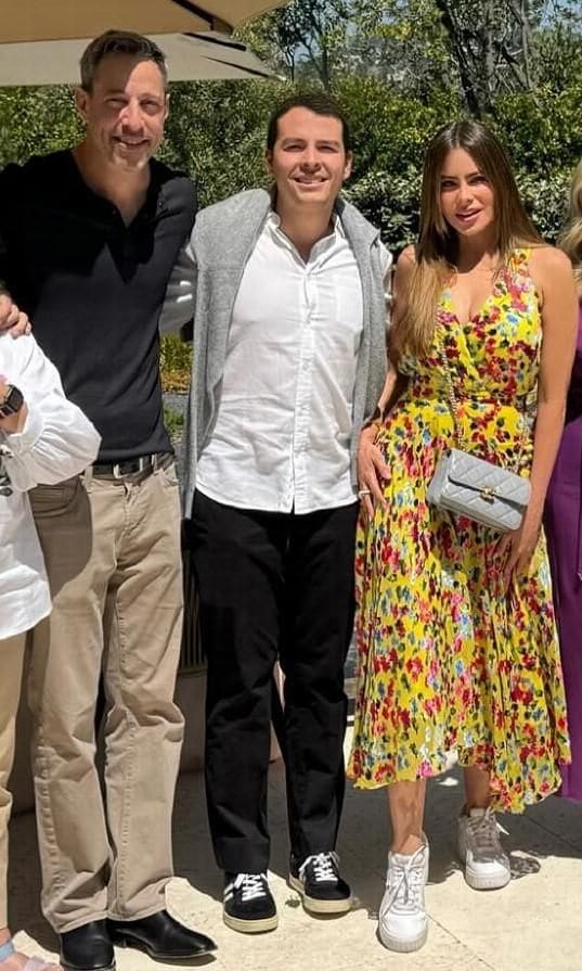 Justin Saliman, Manolo González y Sofía Vergara
