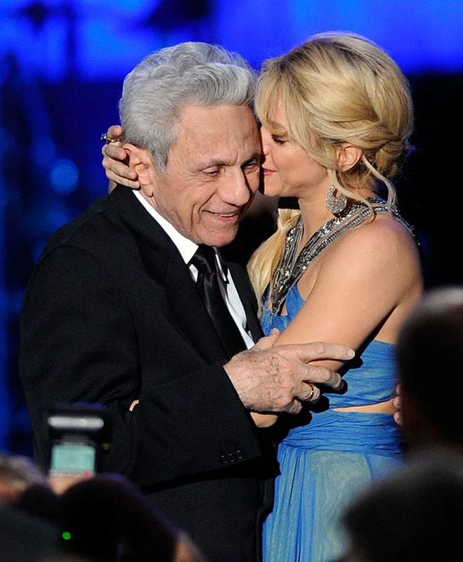 Shakira junto a su padre