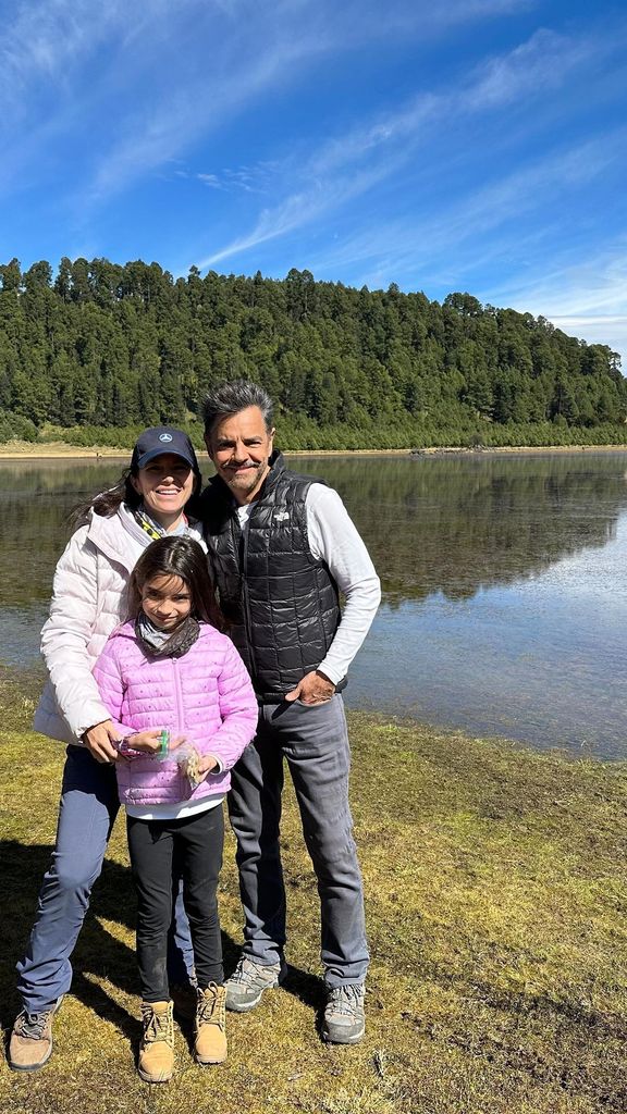 Eugenio Derbez con Alessandra y Aitana