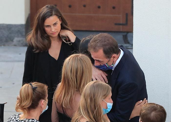 Alessandro Lequio, Ana Obregón y Carolina en el funeral de Álex