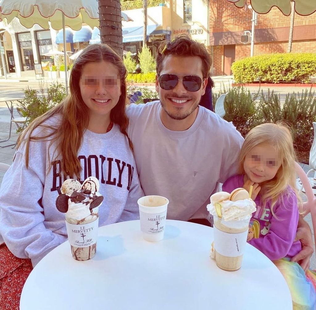 Gleb Savchenko con sus dos hijas, Olvia y Zlata