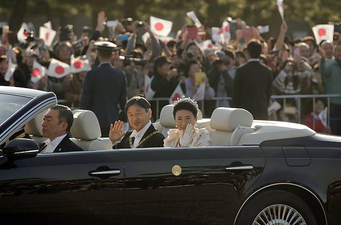 Música y mucha emoción en el desfile real de los emperadores Naruhito y Masako de Japón