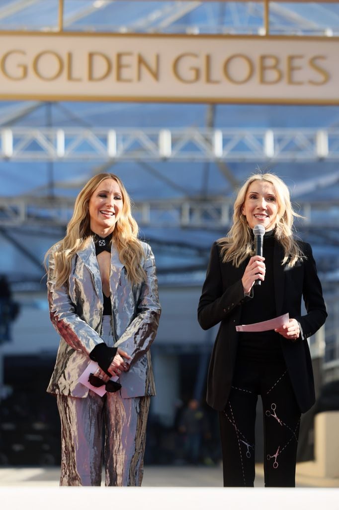 Nikki Glaser y Helene Hoehne en los preparativos de los Globos de Oro