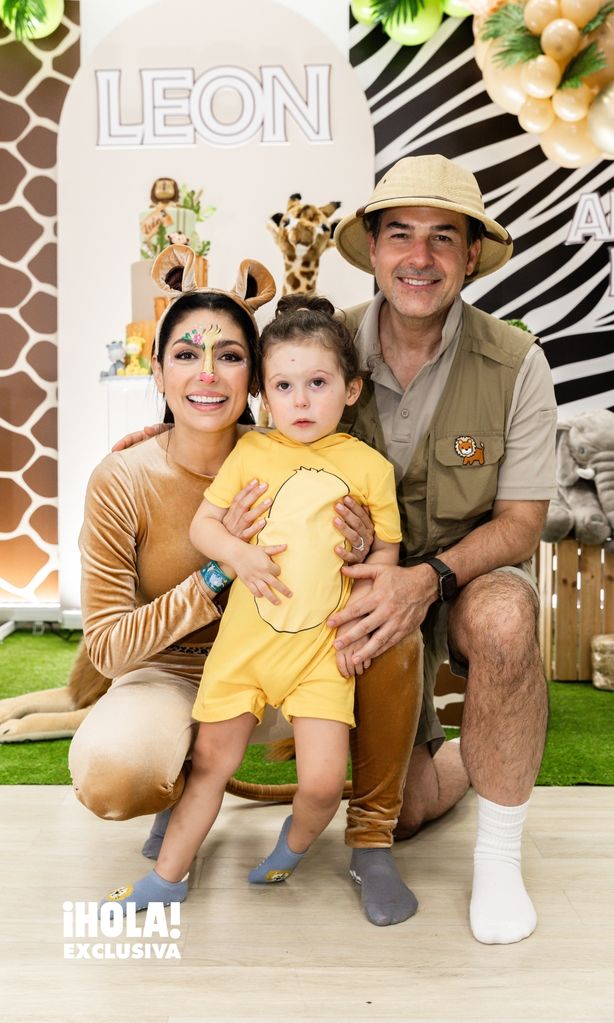 Los orgullosos padres celebraron los 3 añitos de León con una fiesta temática estilo safari