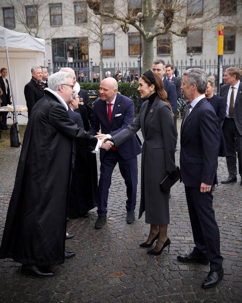 El Rey Federico X y la Reina Mary de Dinamarca han acudido a un acto religioso para conmemorar el apoyo de Dinamarca a Ucrania y al pueblo ucraniano.