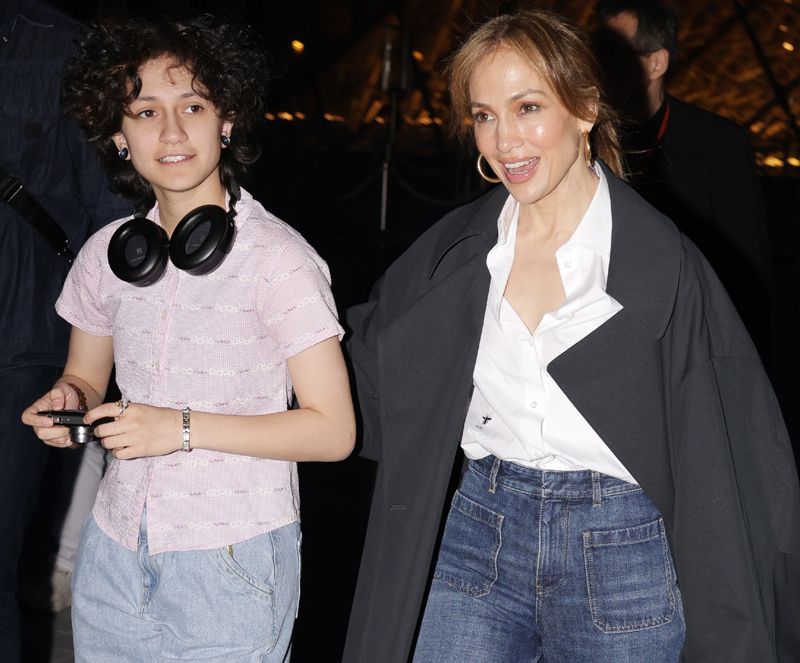 Jennifer Lopez con Emme de viaje en Paris