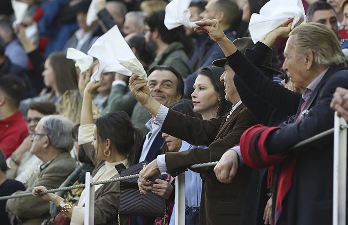 Disfrutando de los toros con su mujer, las últimas imágenes de Carlos Falcó antes de fallecer