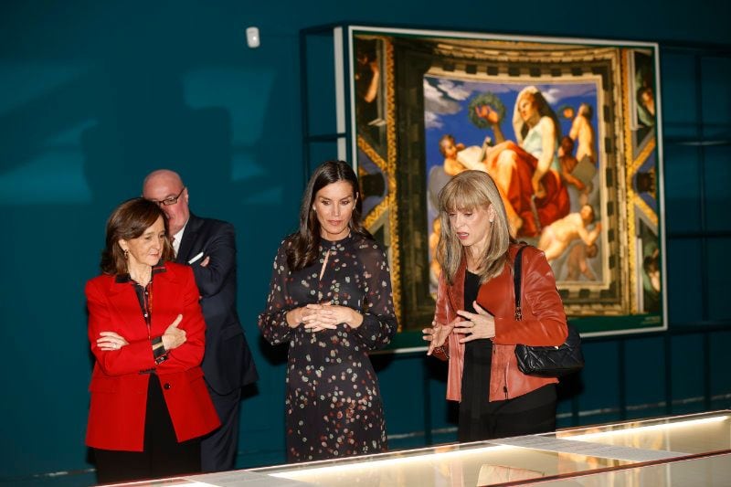 Reina Letizia en una exposición de Nebrija