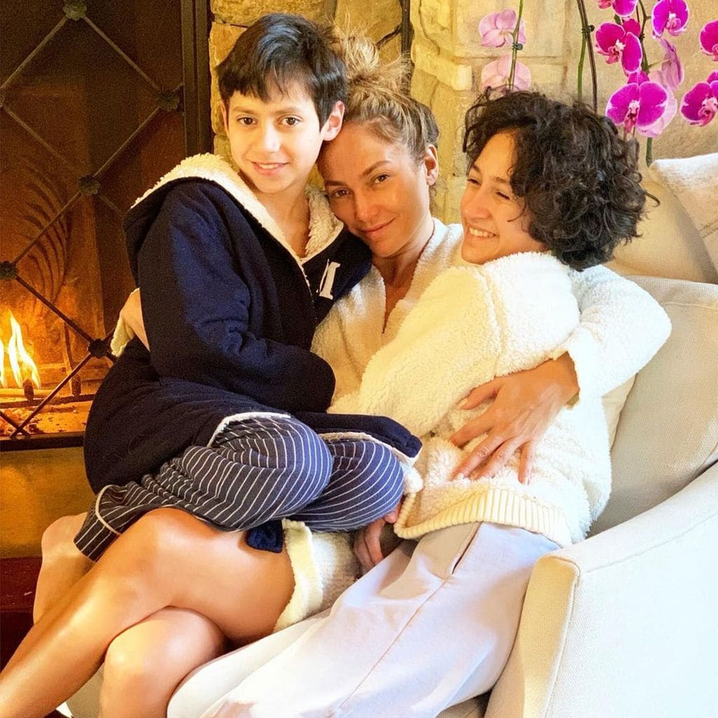 Jennifer Lopez junto a sus mellizos Emma y Max