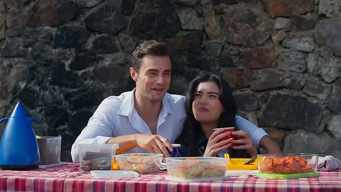 'Hermanos': Ömer y Süsen tienen un romántico plan de pareja