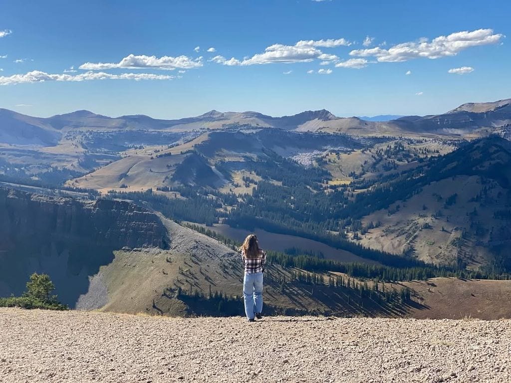 Bailey Hutchins, influencer de TikTok, muere a los 26 años a causa de cáncer de colon