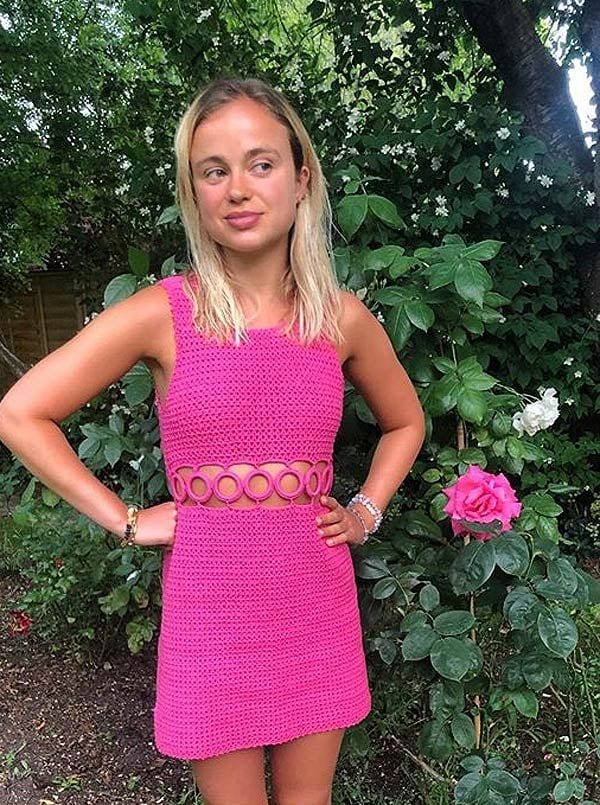 Lady Amelia Windsor con minivestido de crochet