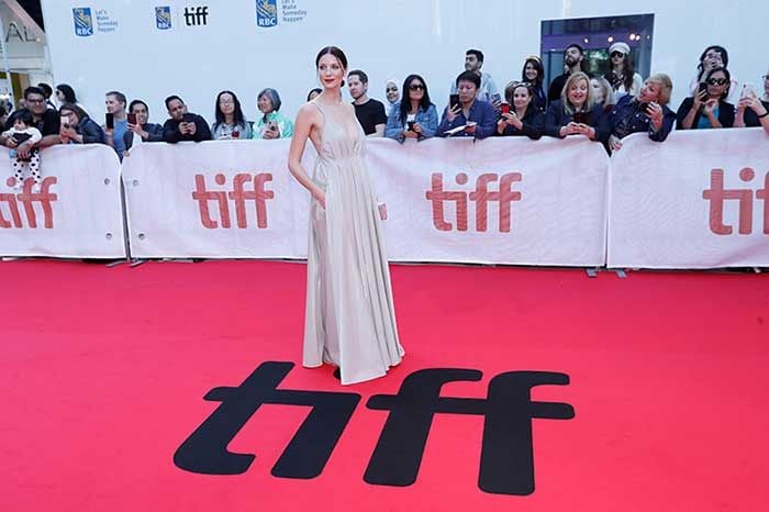 Caitriona Balfe en la alfombra roja de Ford Vs. Ferrari