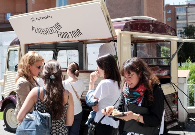 Plateselector y Citroën organizan el primer ‘Food Tour Itinerante de España’, cuyo fin es dar a conocer una selección de las mejores caravanas y ‘food trucks’ del país.
