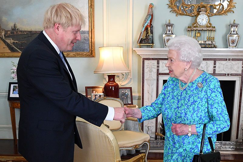 Isabel II y Boris Johnson