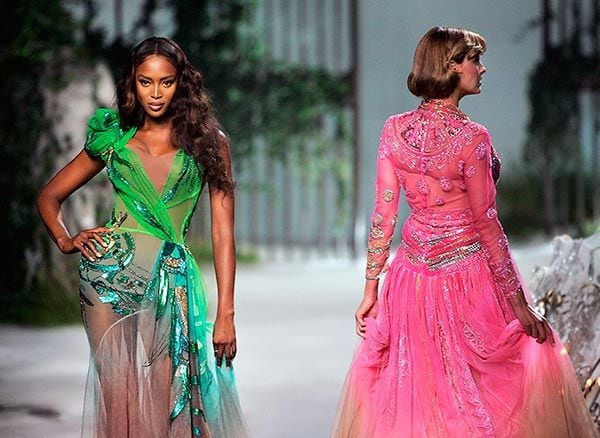 naomi_campbell_desfile_1z