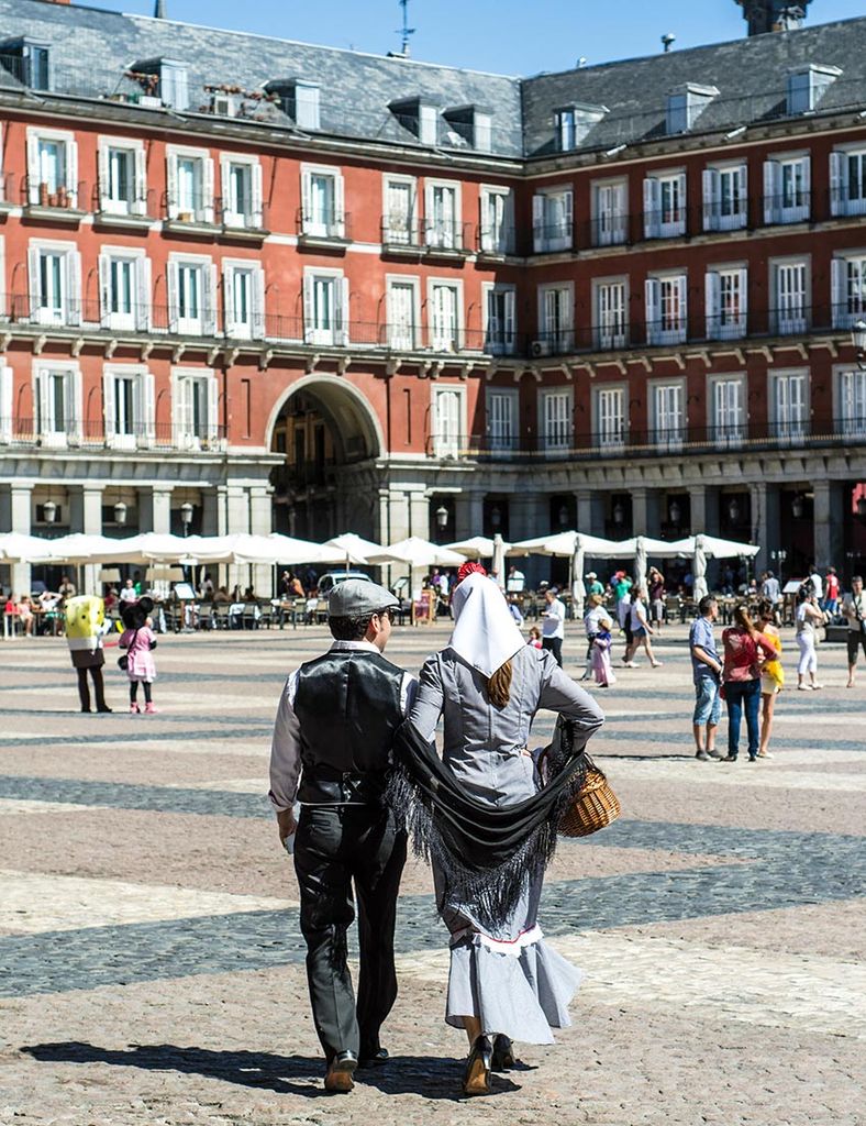 Madrid, fiestas de San Isidro, chulapos en la Plaza mayor