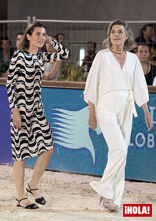 Carolina de Mónaco y Carlota Casiraghi con looks elegantes en Montecarñllo