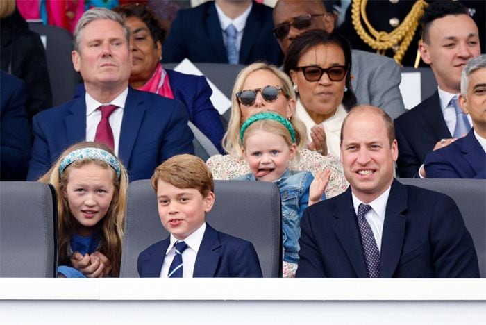 El príncipe Guillermo, con su hijo y otros familiares