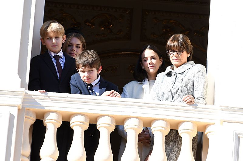 Estefanía con sus hijos y sobrinos