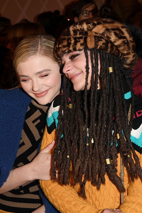 Sasha Lane y Chloe Moretz