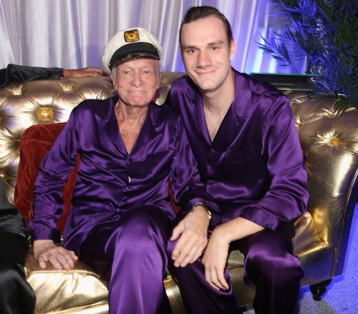 Hugh Hefner con su hijo Cooper