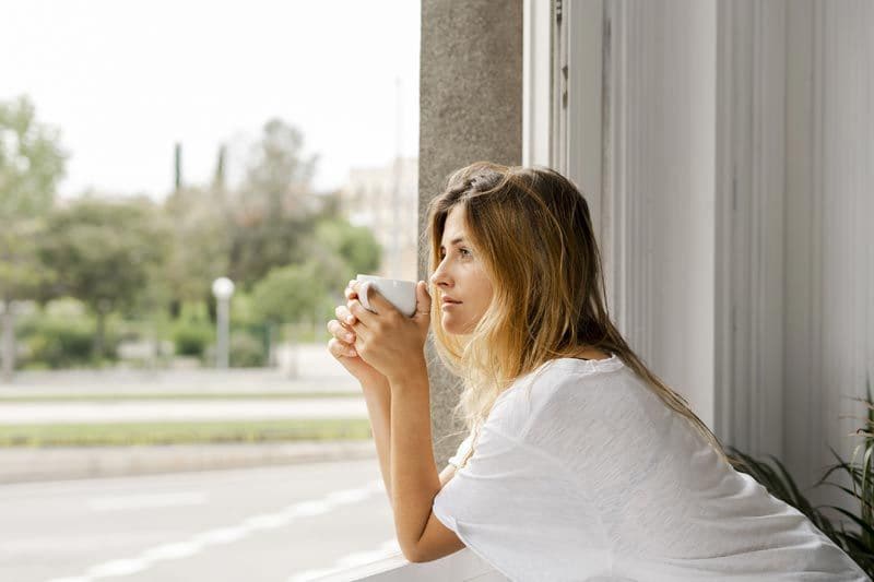 mujer ventana